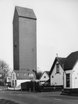 837767 Gezicht op de watertoren aan de Industrieweg te Mijdrecht.